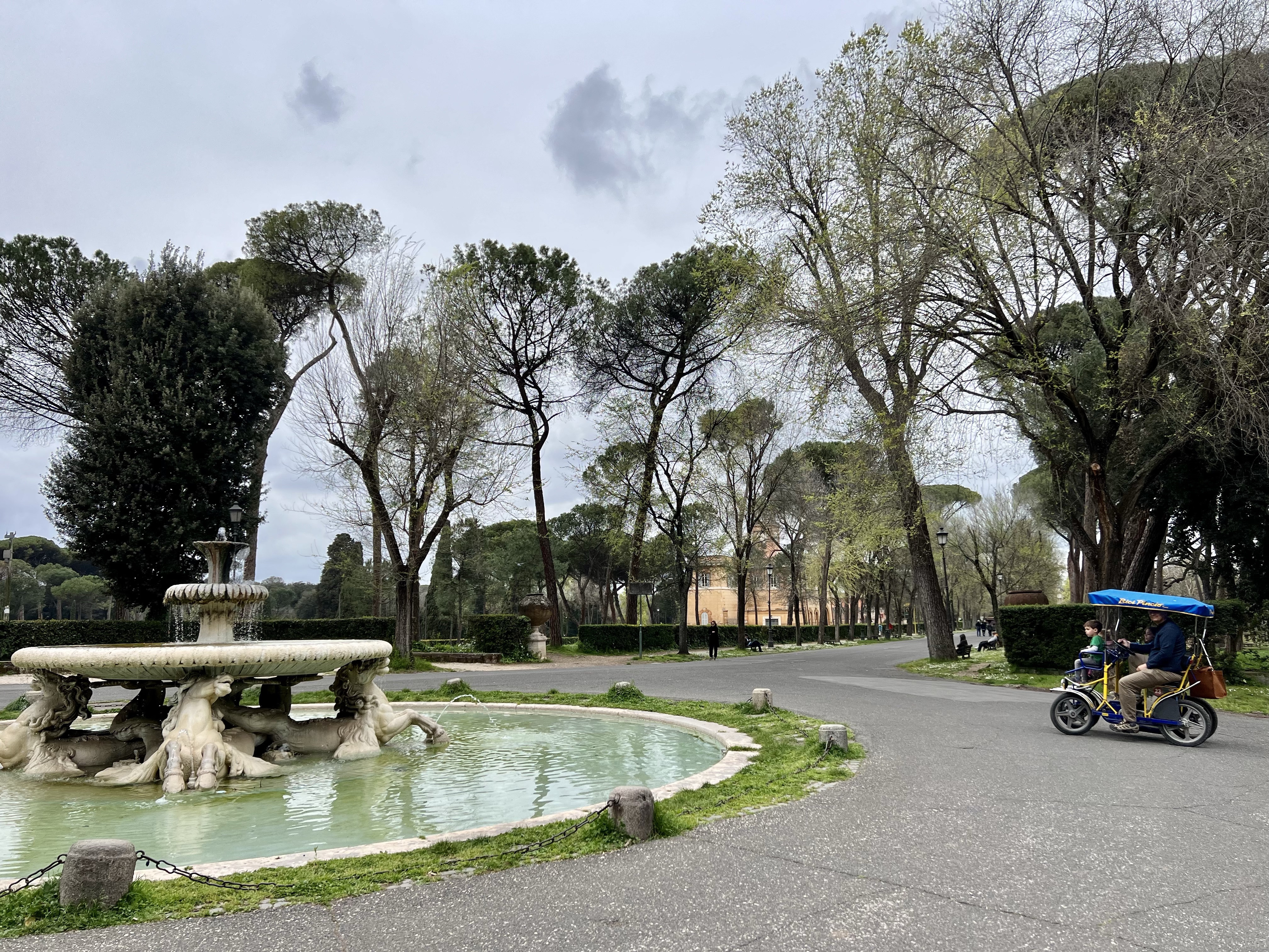 italy-day-3-bici-pincio-bike-rental-through-villa-borghese-teamlouka